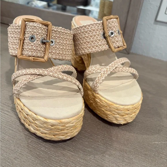 DV by Dolce Vita Beige Woven Platform Sandals - Picture 2 of 6